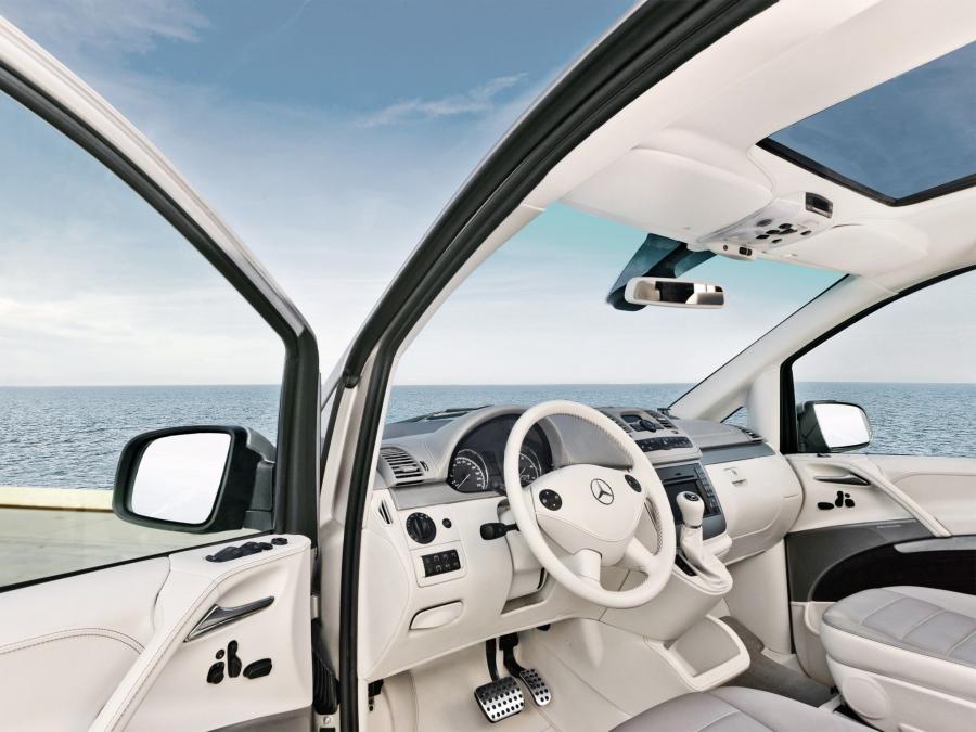  Mercedes-Benz Viano Vision Pearl Concept 2011 года  (фото 13 из 14)